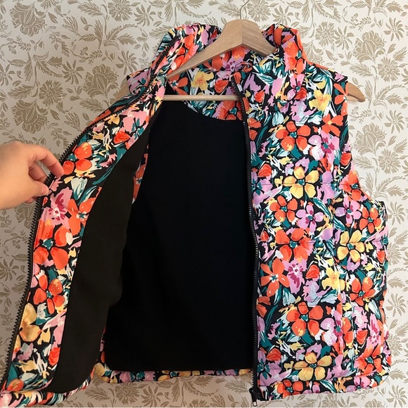 LFD Floral Puffer Vest Women’s Size S Bold Colorful Quilted Jacket Cozy - Picture 4 of 8
